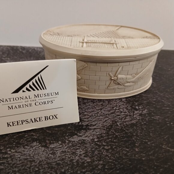 2008 Nat. Museum of the Marine Corps Oval Resin Keepsake Box - Picture 1 of 7